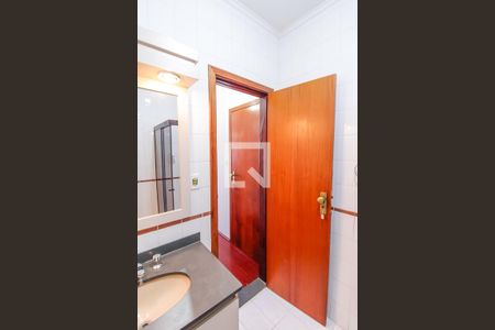 Banheiro da Suíte 1 de casa para alugar com 2 quartos, 100m² em Jardim Avelino, São Paulo
