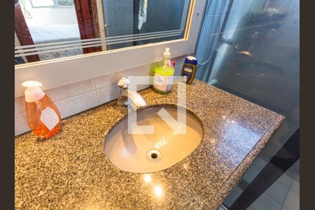 Apartamento à venda com 120m², 3 quartos e 2 vagas Apartamento à venda com 120m², 3 quartos e 2 vagasPia do Banheiro da Suíte