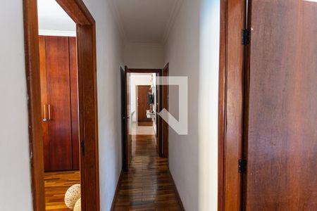 Corredor de apartamento à venda com 3 quartos, 120m² em Cachoeirinha, Belo Horizonte