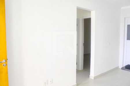 Sala / Cozinha de apartamento para alugar com 2 quartos, 38m² em Vila Mazzei, São Paulo