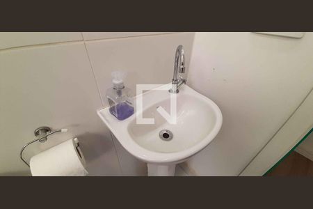 Banheiro de apartamento para alugar com 2 quartos, 49m² em Centro, Osasco