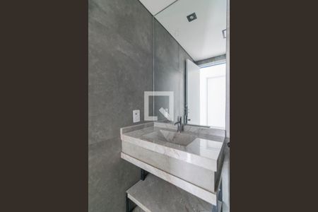 Banheiro de apartamento para alugar com 2 quartos, 50m² em Vila Pires, Santo André