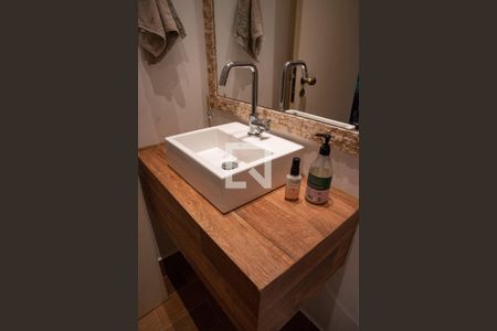 Apartamento à venda com 208m², 4 quartos e 1 vaga Apartamento à venda com 208m², 4 quartos e 1 vagaLavabo