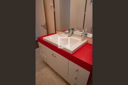 Apartamento à venda com 208m², 4 quartos e 1 vaga Apartamento à venda com 208m², 4 quartos e 1 vagaBanheiro