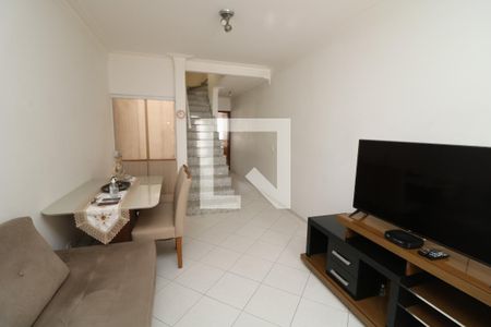 Sala de casa à venda com 3 quartos, 101m² em Parque Sevilha, São Paulo