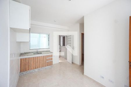 Sala e cozinha de apartamento para alugar com 2 quartos, 42m² em Vila Esperança, São Paulo