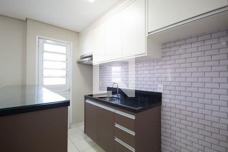 Sala e cozinha de apartamento para alugar com 2 quartos, 48m² em Pestana, Osasco
