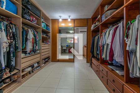 Casa de condomínio à venda com 650m², 5 quartos e 4 vagasCloset do quarto 4