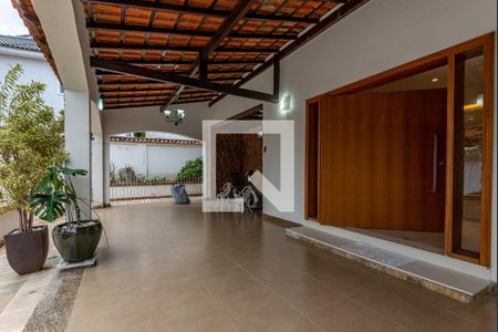 Casa de condomínio à venda com 650m², 5 quartos e 4 vagasVaranda