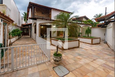 Casa de condomínio à venda com 650m², 5 quartos e 4 vagasQuintal