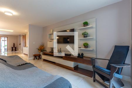 Sala de casa de condomínio à venda com 5 quartos, 500m² em Anil, Rio de Janeiro