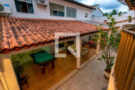 Casa de condomínio à venda com 650m², 5 quartos e 4 vagasQuintal