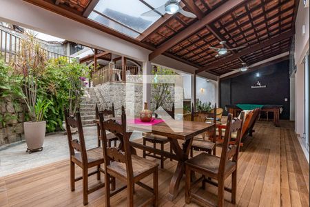 Casa de condomínio à venda com 650m², 5 quartos e 4 vagasVaranda gourmet