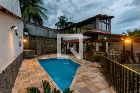 Casa de condomínio à venda com 650m², 5 quartos e 4 vagasPiscina