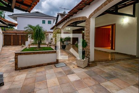 Casa de condomínio à venda com 650m², 5 quartos e 4 vagasQuintal