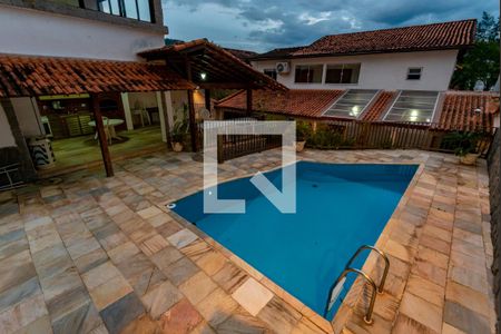 Casa de condomínio à venda com 650m², 5 quartos e 4 vagasPiscina
