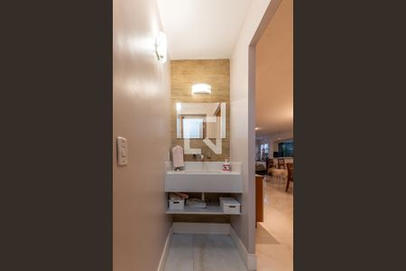 Casa de condomínio à venda com 650m², 5 quartos e 4 vagasLavabo