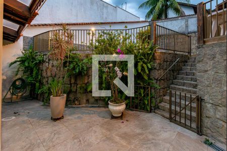 Casa de condomínio à venda com 650m², 5 quartos e 4 vagasQuintal