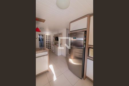 Casa à venda com 230m², 2 quartos e 2 vagasCozinha