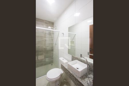 Banheiro de apartamento para alugar com 1 quarto, 38m² em Parque Maria Helena, São Paulo