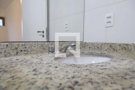 Apartamento para alugar com 73m², 2 quartos e 1 vaga Apartamento para alugar com 73m², 2 quartos e 1 vagaBanheiro da suíte