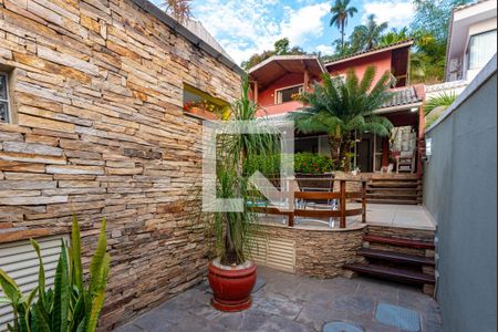 Casa de condomínio à venda com 269m², 4 quartos e 2 vagasQuintal