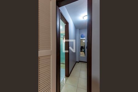 Casa de condomínio à venda com 269m², 4 quartos e 2 vagasCorredor