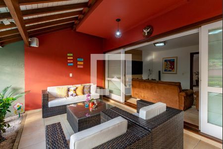 Casa de condomínio à venda com 269m², 4 quartos e 2 vagasvaranda