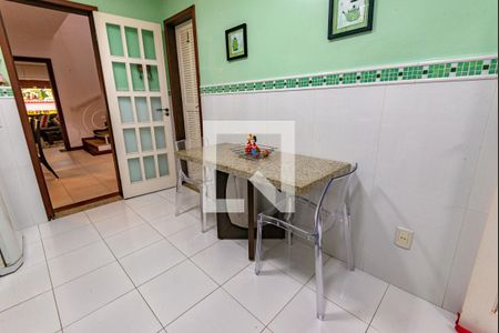 Casa de condomínio à venda com 269m², 4 quartos e 2 vagasCozinha