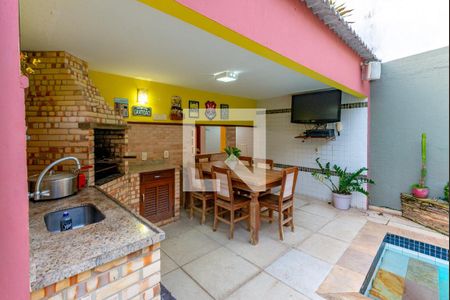 Casa de condomínio à venda com 269m², 4 quartos e 2 vagasChurrasqueira