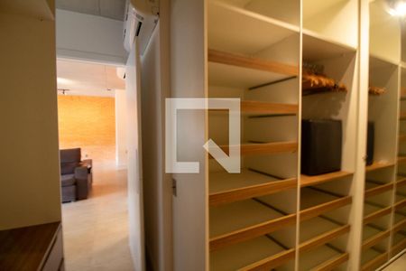 Closet de apartamento para alugar com 1 quarto, 70m² em Jardim das Acácias, São Paulo