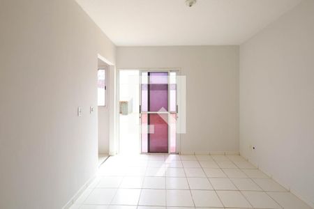 Sala de casa de condomínio para alugar com 2 quartos, 60m² em Setor Orienteville, Goiânia