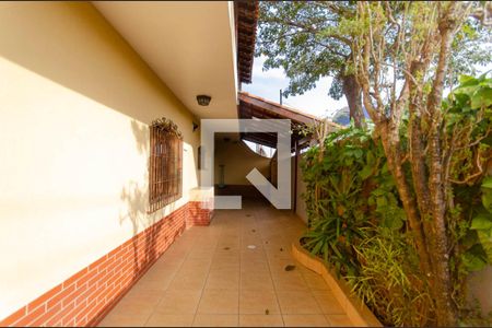 Casa à venda com 210m², 3 quartos e 2 vagasEntrada