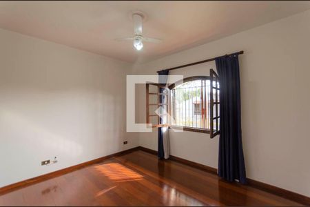 Casa à venda com 210m², 3 quartos e 2 vagasSuíte