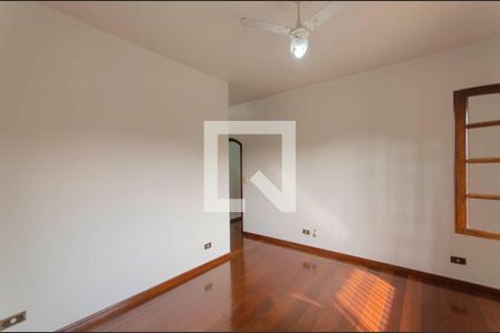 Casa à venda com 210m², 3 quartos e 2 vagasSuíte