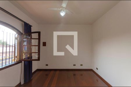 Casa à venda com 210m², 3 quartos e 2 vagasSuíte