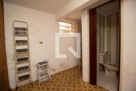 Casa à venda com 180m², 2 quartos e 2 vagasQuarto de Serviço