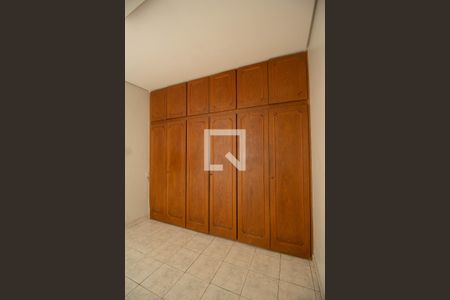 Casa à venda com 180m², 2 quartos e 2 vagasQuarto 2 - Armários