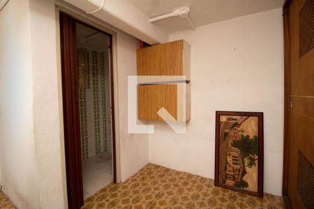 Casa à venda com 180m², 2 quartos e 2 vagasQuarto de Serviço