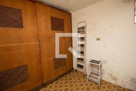 Casa à venda com 180m², 2 quartos e 2 vagasQuarto de Serviço