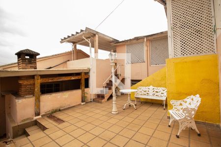 Casa à venda com 180m², 2 quartos e 2 vagasQuintal