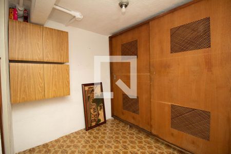 Casa à venda com 180m², 2 quartos e 2 vagasQuarto de Serviço