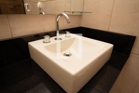 Casa à venda com 180m², 2 quartos e 2 vagasBanheiro