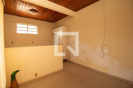 Casa à venda com 180m², 2 quartos e 2 vagasSala - Casa 2
