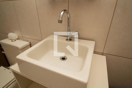 Casa à venda com 180m², 2 quartos e 2 vagasBanheiro - Casa 2
