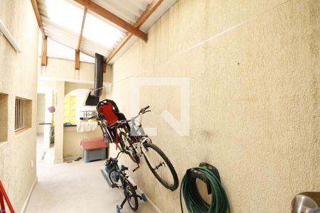 Casa à venda com 102m², 3 quartos e 2 vagasCorredor lateral