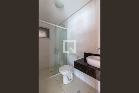 Banheiro social de apartamento para alugar com 2 quartos, 119m² em Guilhermina, Praia Grande