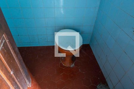 Casa à venda com 700m², 4 quartos e 2 vagas Casa à venda com 700m², 4 quartos e 2 vagasBanheiro de Serviço