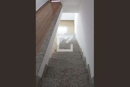 Escada de casa para alugar com 3 quartos, 163m² em Campo Grande, Rio de Janeiro