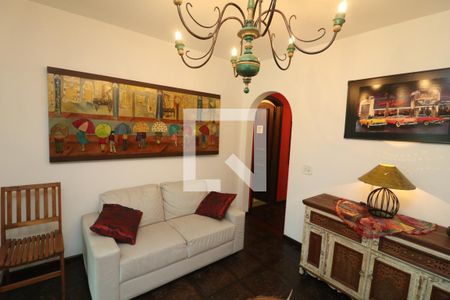 Sala de casa à venda com 5 quartos, 260m² em Vila Carrao, São Paulo